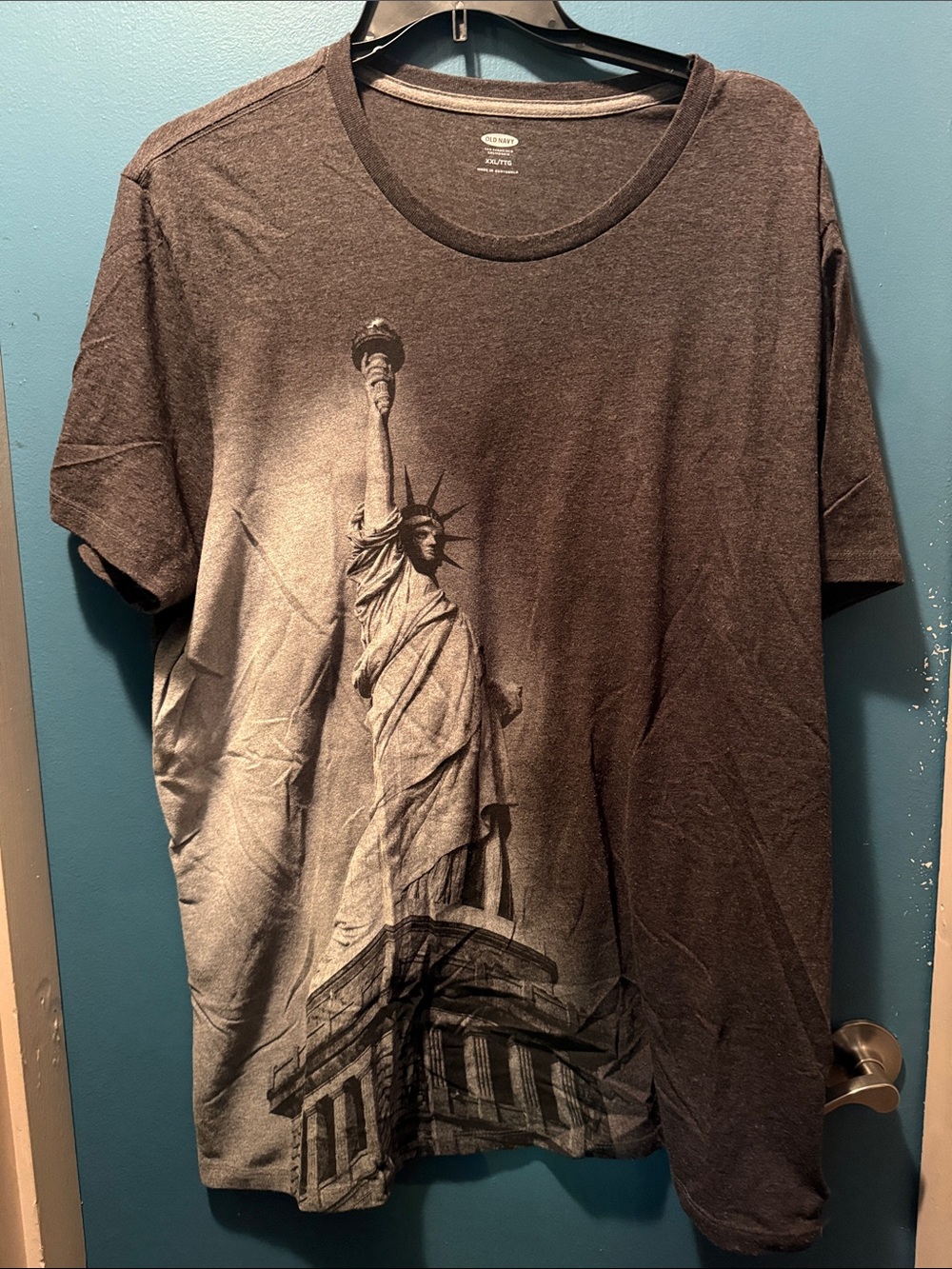 Old Navy Charcoal Gray Short-Sleeve Tee with Statue of Liberty Graphic